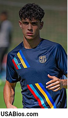 Young Player Hector Fort is playing for Barcelona